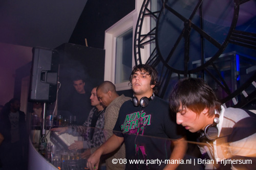 081121_083_house_criminals_partymania