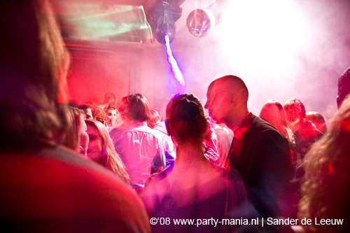 081122_010_onefour_partymania