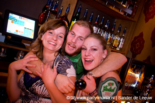 081122_013_onefour_partymania