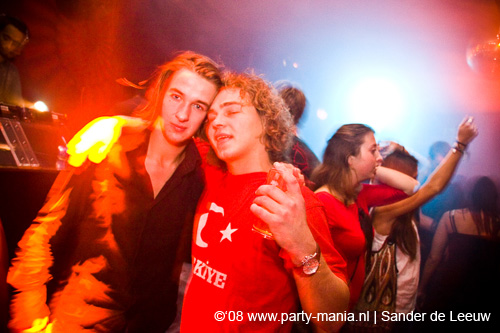 081122_025_onefour_partymania