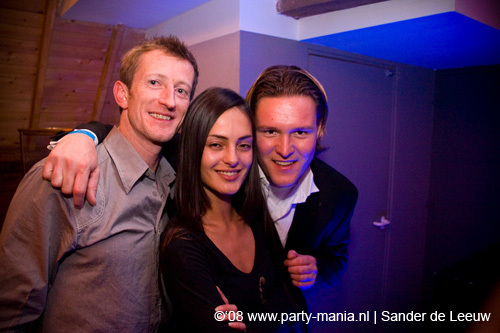 081122_028_onefour_partymania