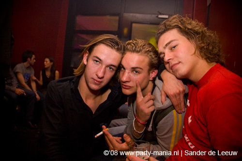 081122_029_onefour_partymania