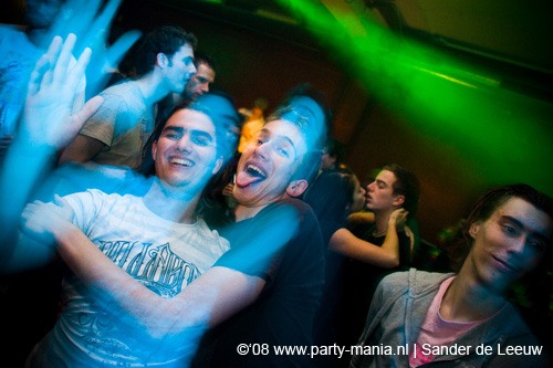 081122_031_onefour_partymania