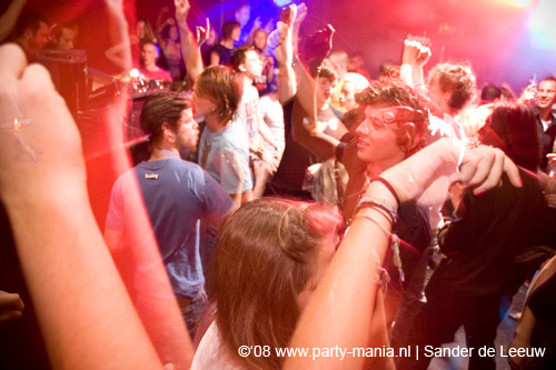 081122_042_onefour_partymania
