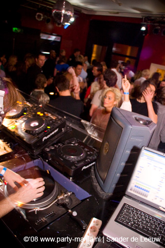 081122_052_onefour_partymania