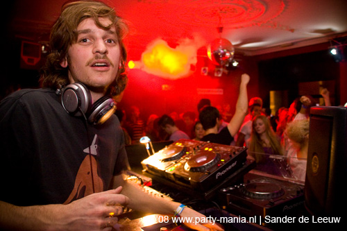 081122_053_onefour_partymania