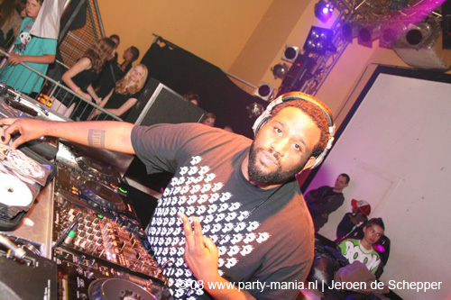 081128_067_safe_partymania