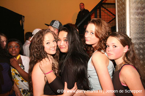 081128_090_safe_partymania