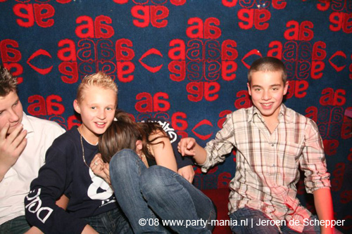 081128_331_safe_partymania