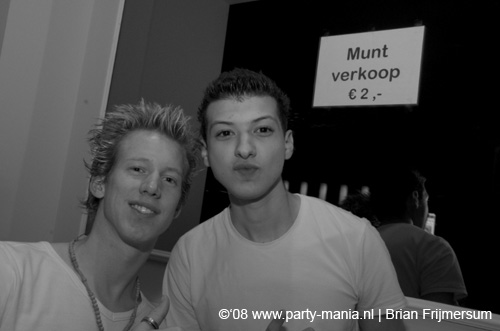 081129_014_leclub_partymania