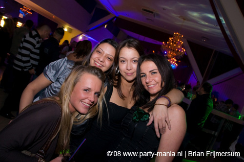 081129_022_leclub_partymania