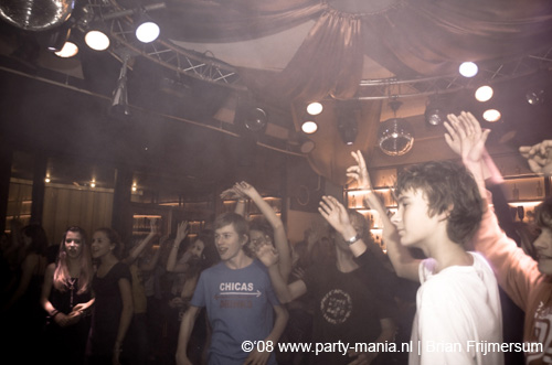 081212_002_fris_partymania