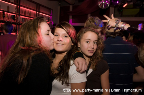 081212_030_fris_partymania