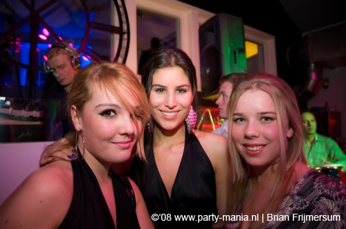 081212_041_leparis_partymania