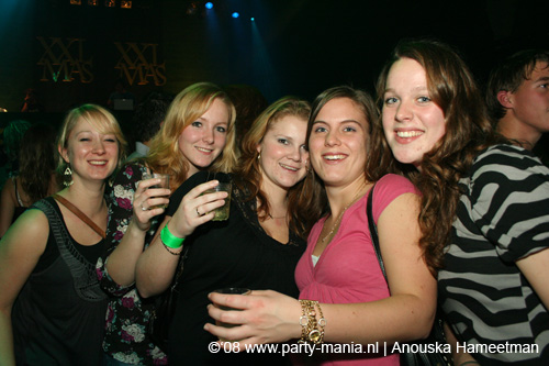 081218_0046_xxlmas_partymania