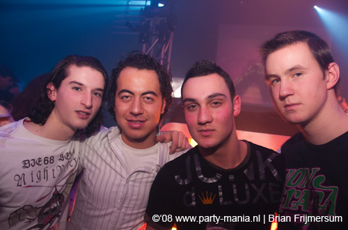 081226_011_housequake_partymania