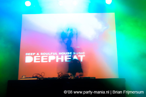 081226_027_housequake_partymania