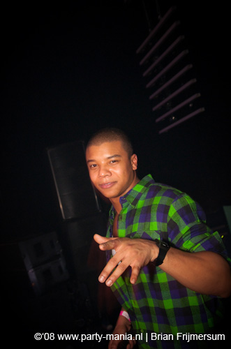 081226_064_housequake_partymania
