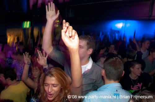 081226_080_housequake_partymania