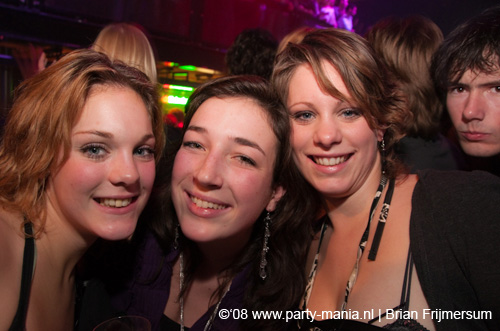 081226_082_housequake_partymania