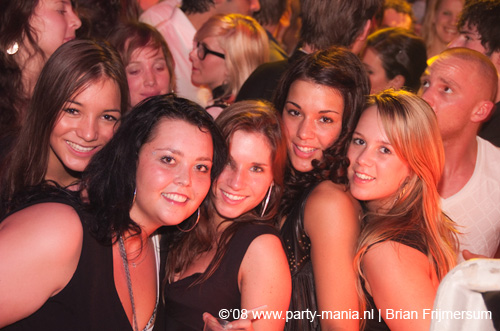 081226_097_housequake_partymania