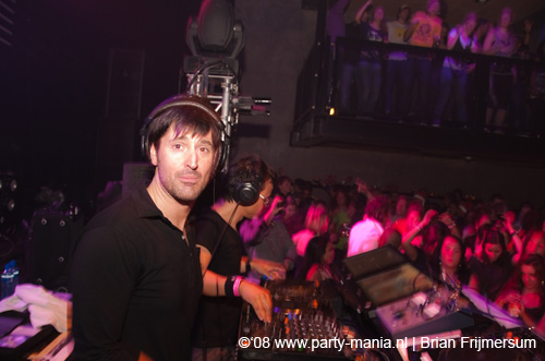 081226_101_housequake_partymania