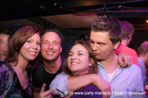 081226_103_housequake_partymania