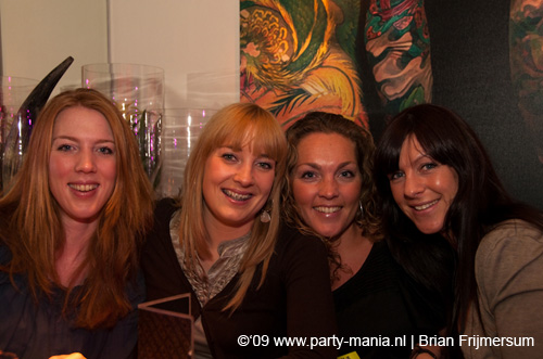 090110_001_square_partymania