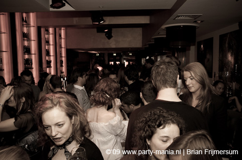 090110_002_square_partymania