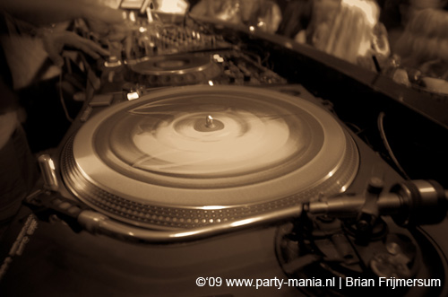 090110_011_square_partymania