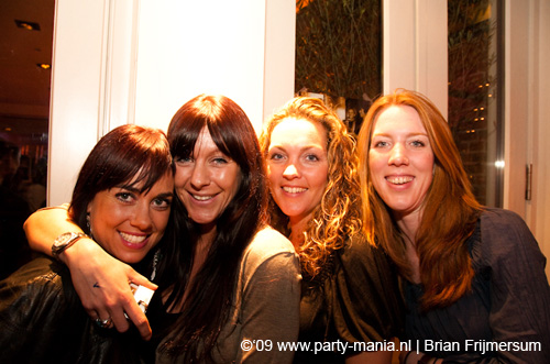 090110_012_square_partymania