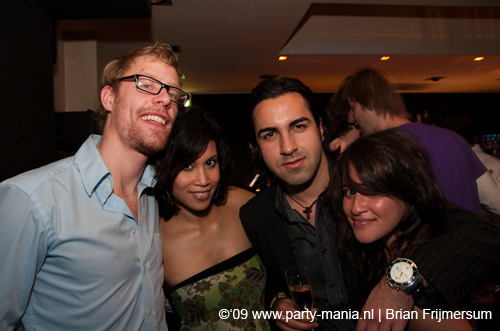 090110_015_square_partymania