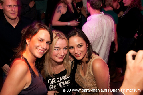 090110_023_square_partymania