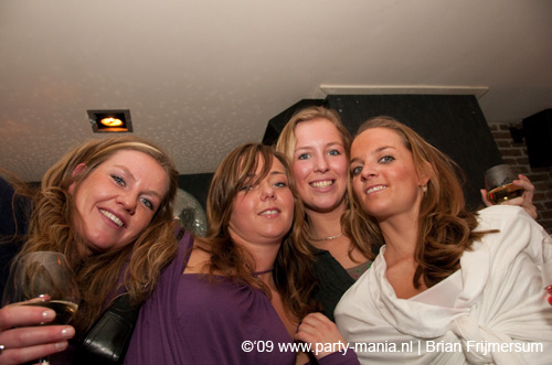 090110_025_square_partymania