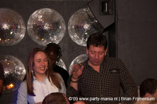 090110_032_square_partymania