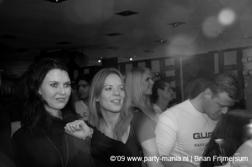 090110_034_square_partymania