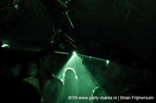 090124_001_benjeminimal_partymania