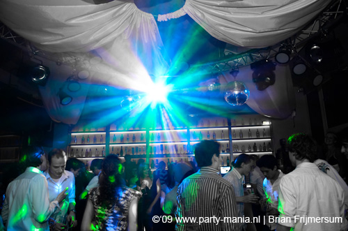 090206_11_le_paris_partymania