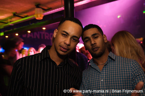 090214_010_los_partymania