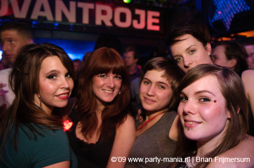 090214_018_los_partymania