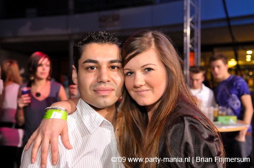 090220_051_connected_partymania