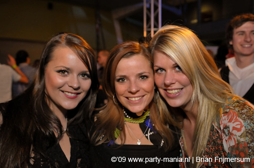 090220_064_connected_partymania