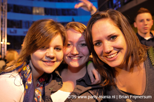 090220_065_connected_partymania