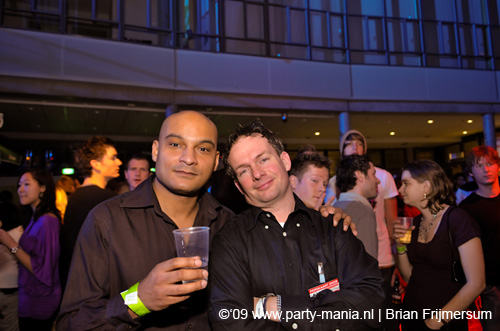 090220_069_connected_partymania