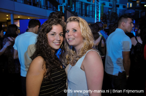 090220_071_connected_partymania