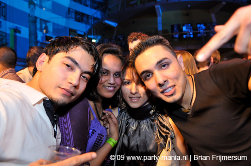 090220_073_connected_partymania