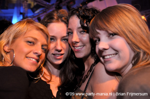 090220_074_connected_partymania