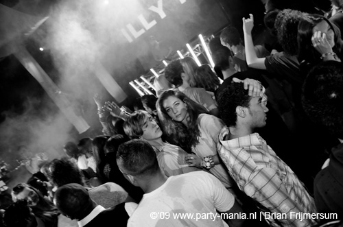 090220_075_connected_partymania