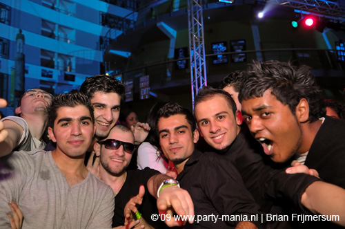 090220_076_connected_partymania
