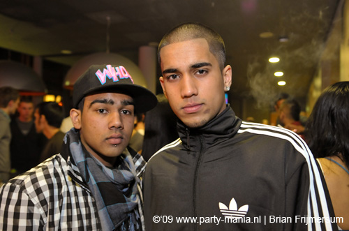 090220_081_connected_partymania